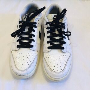 Nike Men's White and Black Lace-Up Sneakers